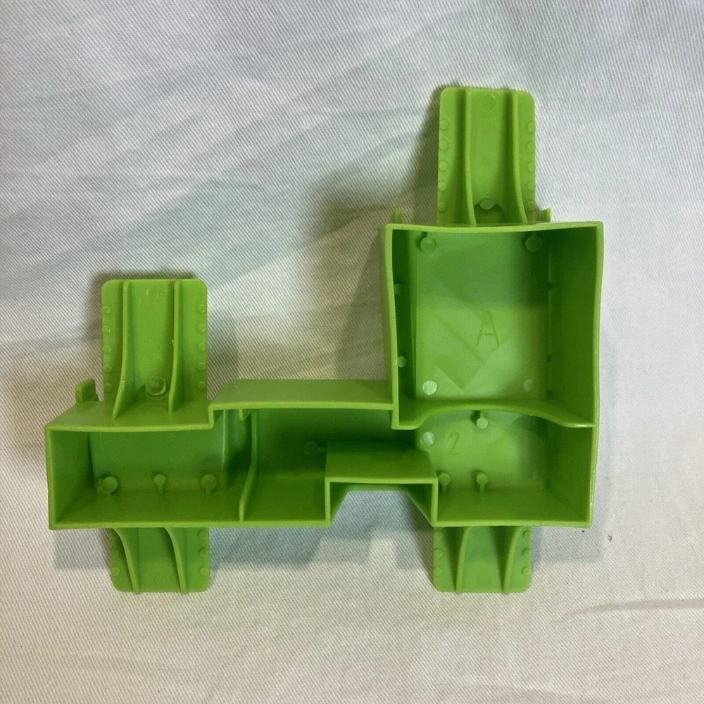 Hot‎ Wheels Mario Kart Circuit Replacement Track Parts: Double Short Ramp Piece